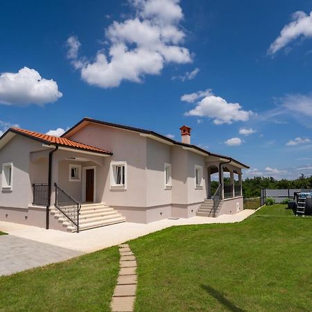Holiday House Leana Pazin Exteriör bild