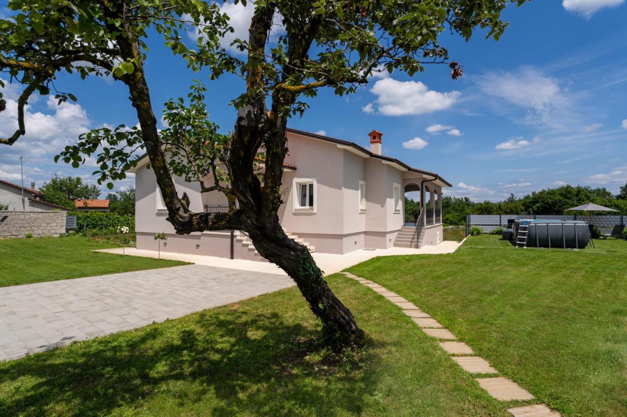 Holiday House Leana Pazin Exteriör bild