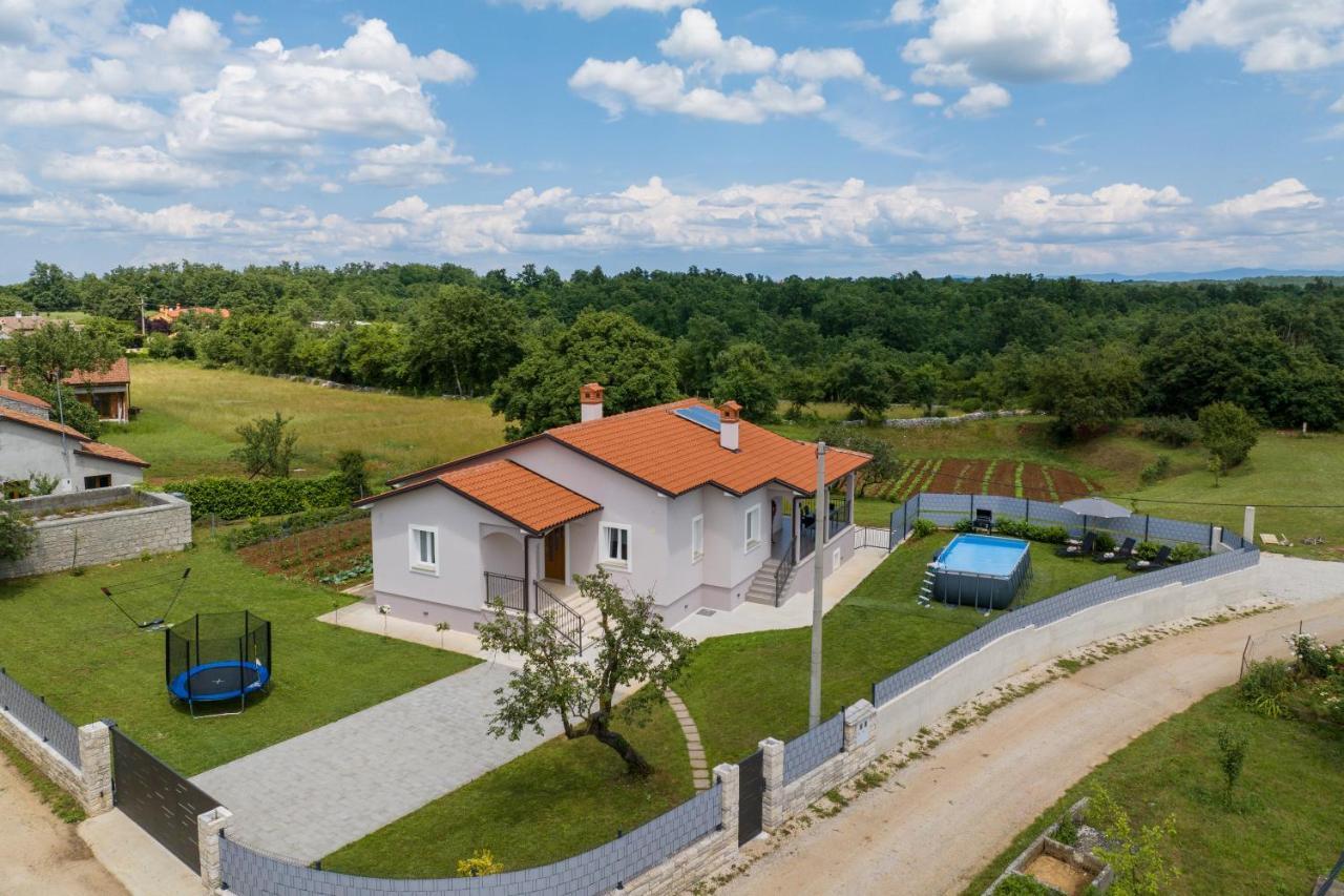 Holiday House Leana Pazin Exteriör bild