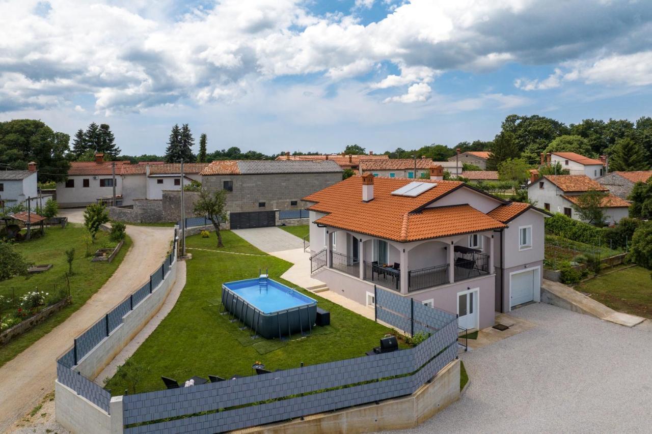Holiday House Leana Pazin Exteriör bild
